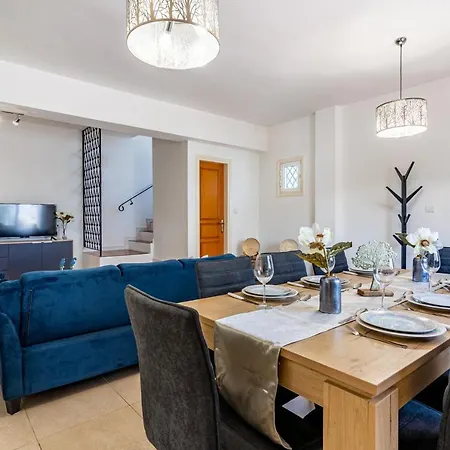 Seashore 3-br In
