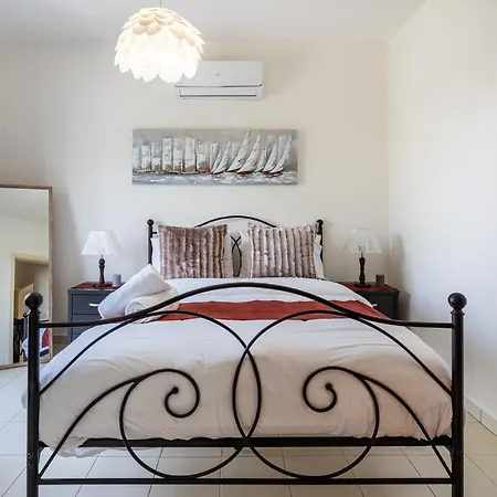 Seashore 3-br In Villa